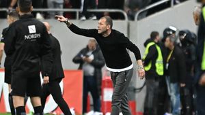 Ce s-a întâmplat, de fapt, în vestiar între Bogdan Lobonț și Ermal Krasniqi, după ce fotbalistul și-a îmbrâncit penibil antrenorul pe teren! Au ieșit la iveală faptele ce nu s-au văzut la TV