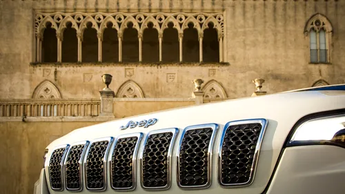 Test drive cu noul Jeep Cherokee în Sicilia. A cincea generație devine puternic tehnologizată, dar păstrează ADN-ul Jeep - GALERIE FOTO