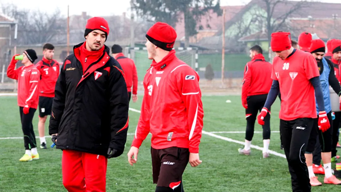 Roșu și staff-ul său tehnic au stabilit în mare măsură lotul care merg în Spania.** Cei trei jucători care rămân la Arad