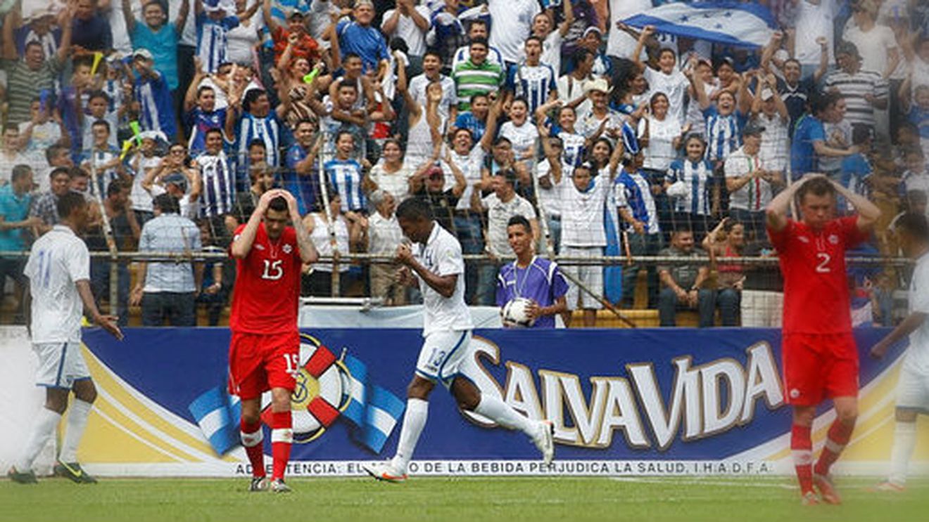 MĂ‚CEL în preliminariile CM 2014!** VIDEO Un atacant EVADAT din Liga 1 a făcut SHOW: hat-trick în meciul care a dat scorul zilei."Am fost tratat ca un sclav în România!"