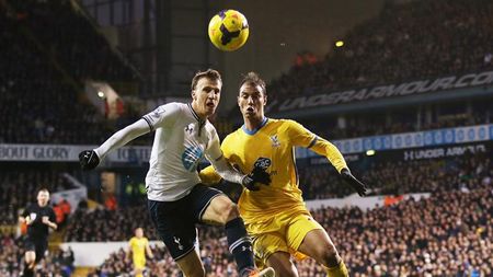 "Băăă, ăsta se crede Ronaldo!" Fanii lui Tottenham au încremenit când au văzut ce face Chiricheș în propriul careu