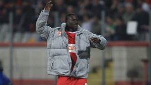 N'Doye îi răspunde lui Rednic: "Am contract aici! Sunt dinamovist!"