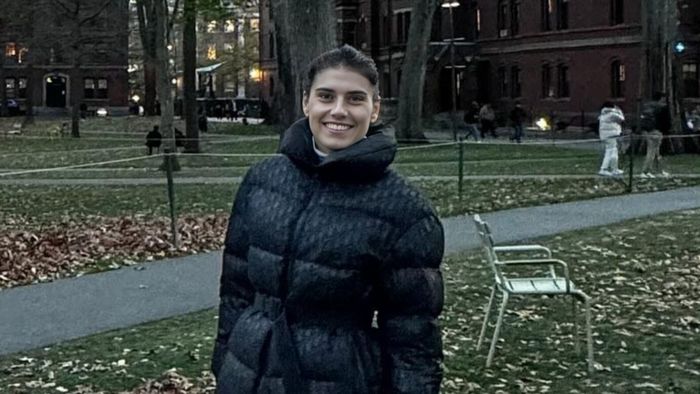 Sorana Cîrstea, iubita lui Ion Țiriac jr., în brațele unui luptător de sumo
