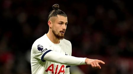 Prima imagine pe care Radu Drăgușin a distribuit-o pe Instagram, la scurt timp după debutul din meciul Manchester United - Tottenham 2-2!