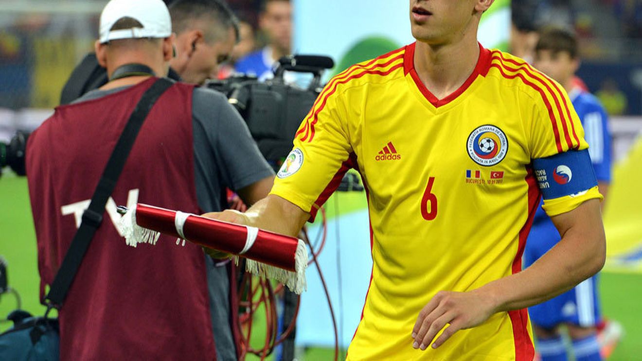 Grecii, bucuroși după accidentarea lui Chiricheș: "Românii suferă din pricina absenței liderului lor" Ce scrie presa elenă despre absența fundașului