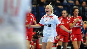 Maria Fisker, prezentată oficial de noua sa echipă: "Îmi place echipa și abia aștept să joc pentru CSM București". Mette Klit: "Puteți fi de pe acum nerăbdători să vedeți în acțiune acest Speedy Gonzales"