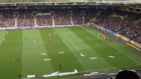 Scene SF la Hull - Arsenal. VIDEO - O situație greu de imaginat putea duce la accidente grave