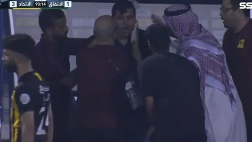 Cosmin Contra, probleme de sănătate la meciul lui Al Ittihad cu Al Ettifaq! Antrenorului român i s-a făcut rău. „Nu a putut să mai stea în picioare! Aproape a leșinat” | VIDEO