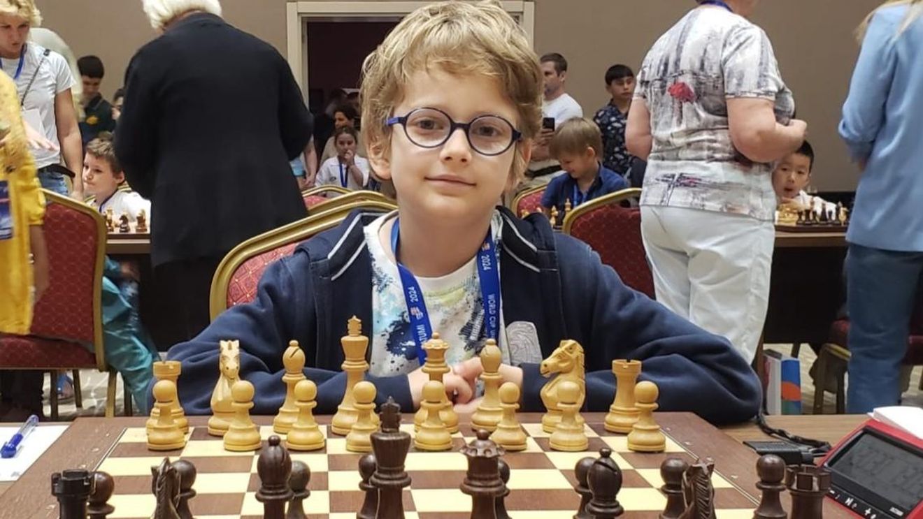 Cine este Luca Protopopescu, uimitorul copil de 9 ani care a lăsat lumea întreagă cu gura căscată datorită minții sale şi care e noul superstar al şahului mondial