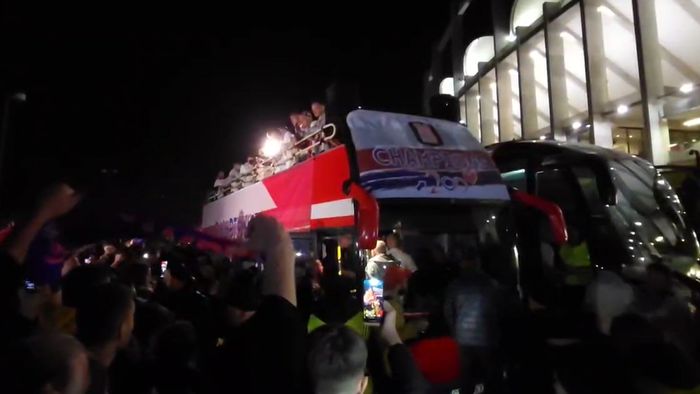 Petrecerea FCSB pentru titlul numărul 28. Campioana României, sărbătoare roş-albastră în inima Bucureştiului