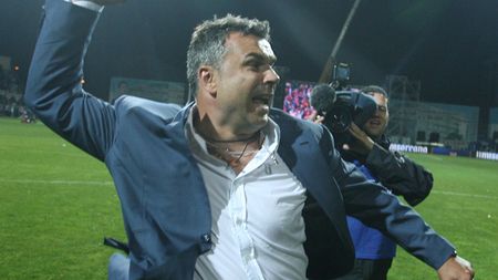 Ce-i făceau șeicii lui Olăroiu la Al Ahli. "Eu am cerut un mijlocaș lateral și mi s-a adus un vârf de careu!". Discuția dintre conducătorii clubului și impresarul lui Oli 