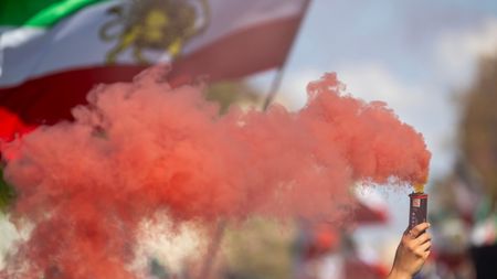 Iranul atacă decizia SUA. E haos