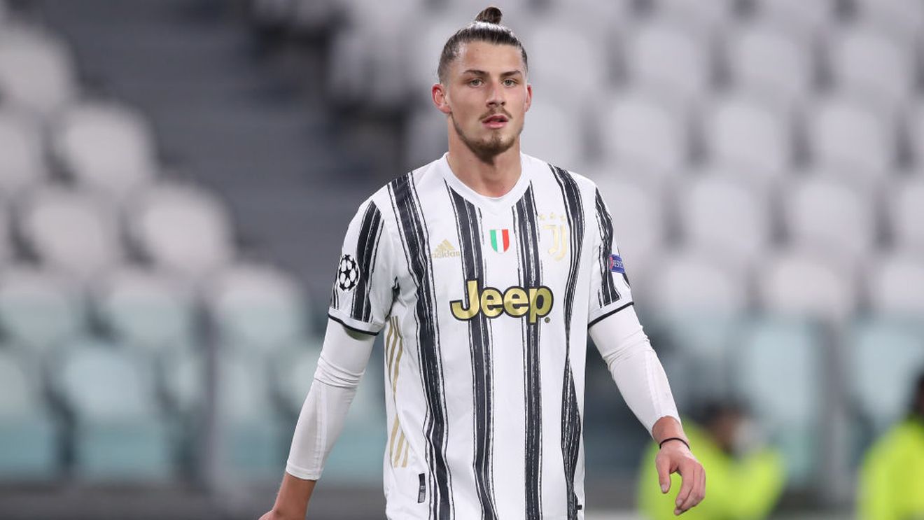 Radu Drăgușin, acuzat că-l copiază pe Cristiano Ronaldo: "Un an nou, obiective similare" + Cum a ajuns printre cei mai urmăriți 50 de fotbaliști din Europa