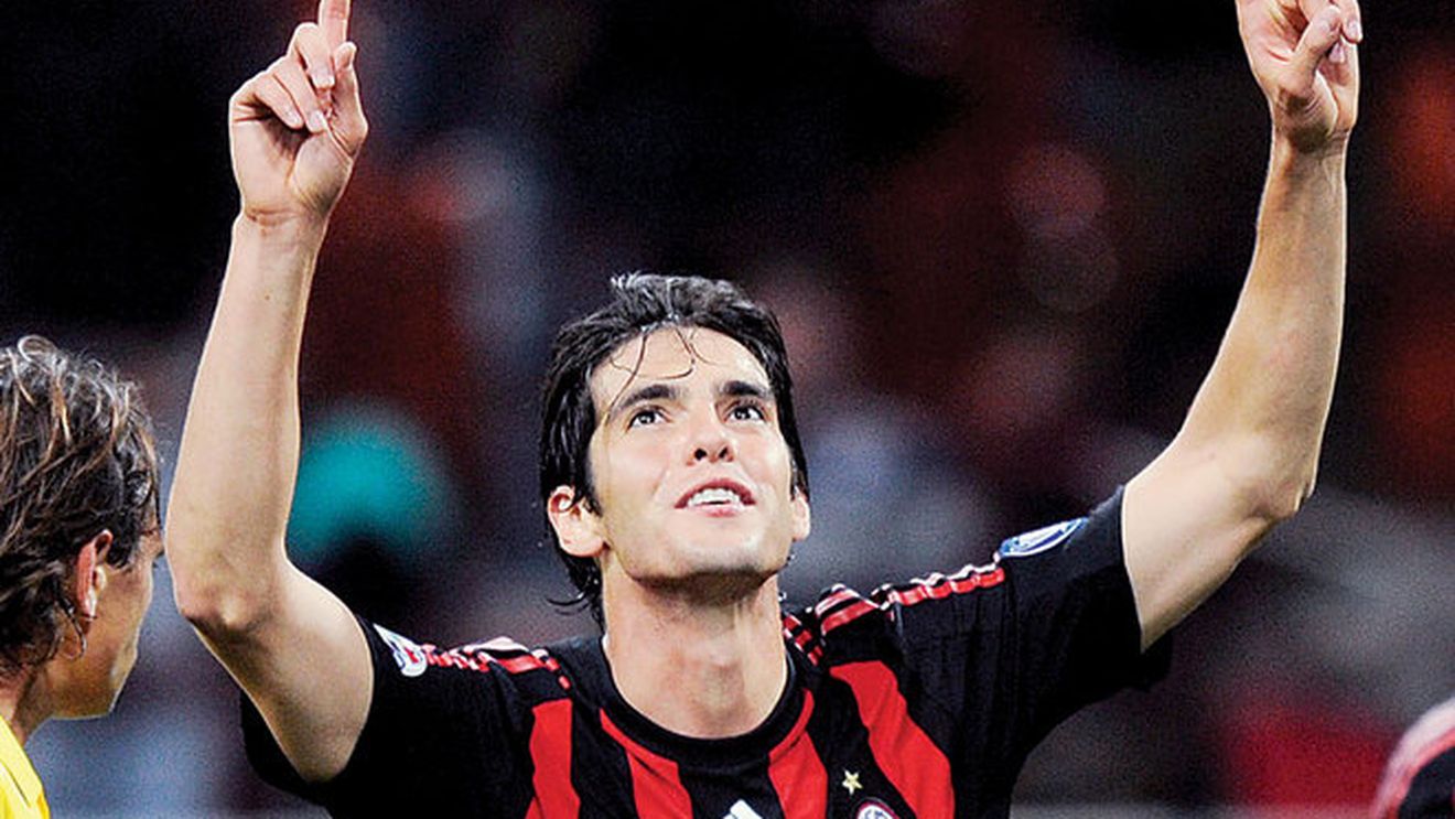 Apostol l-a copiat pe Kaka!**