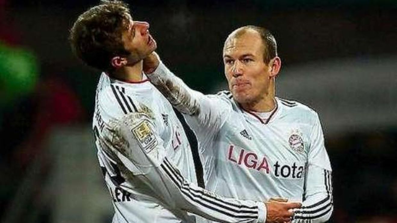 FOTO INCREDIBIL!** Robben l-a "pocnit" pe Muller după victoria de la Werder