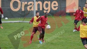 Vor să se întărească de la rivali: "Să vină câți jucători crede de cuviință nea Gigi"