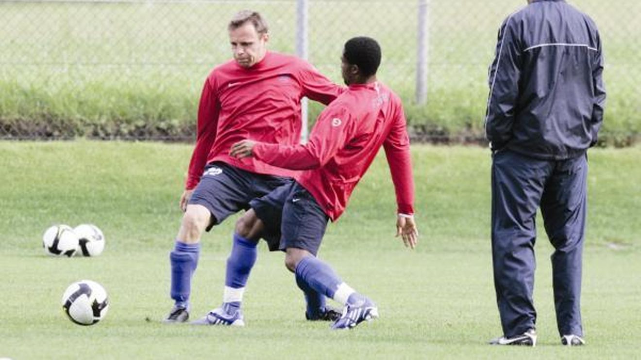 Să tot stai cu chirie la Steaua! **Străinii, mai avantajați decât românii