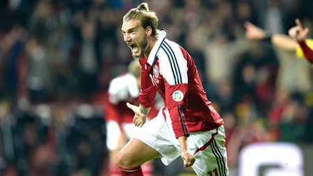 Atacantul lui Arsenal, Nicklas Bendtner, arestat după ce l-a "imitat" pe Gabi Tamaș