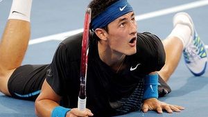 Bernard Tomic a suferit o accidentare la mușchii abdominali și va lipsi minimum zece zile