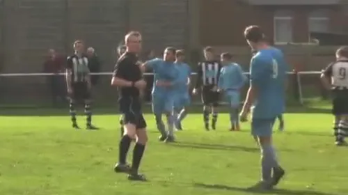 VIDEO – Gest incredibil de violent pe un teren de fotbal! Cum a scăpat agresorul de eliminare