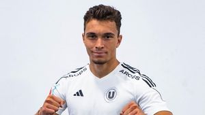 Fiul Ruxandrei Dragomir e noua speranță a lui U Cluj: „Este plăcut să știu că mama a fost o persoană importantă în sport”. Ce a învățat la Bayern Munchen și de ce Hagi este „greu de mulțumit” | EXCLUSIV