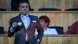 "Am fost un prost că am intrat în jocul lui Pițurcă!** Trebuia doar să spun 'ăsta e salariul, ăștia sunt banii, ăștia sunt jucătorii' și gata"