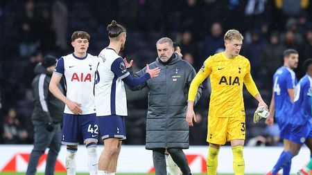 Radu Drăgușin n-a fost uitat de Ange Postecoglou. Ce a zis antrenorul despre român după calificarea lui Tottenham în finala Europa League