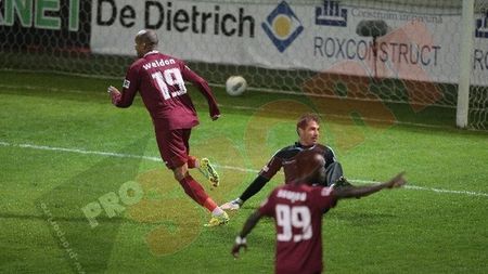 Kapetanos, out!** CFR a găsit vârful de careu de care are nevoie! Va face pereche cu Weldon