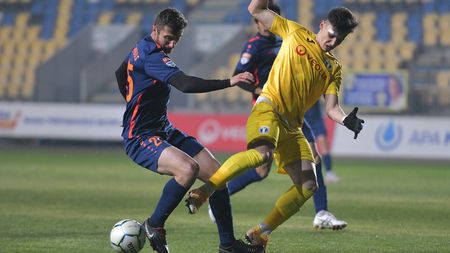 Petrolul reacționează după comunicatul poliției despre incidentul în care unul dintre jucătorii ei a fost agresat în fața unei case de pariuri. Clubul ploieștean a pornit o anchetă internă în regim de urgență și a și tras concluziile