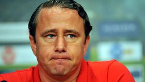 Atac sub centură la adresa lui Reghe: "La greu se cunosc oamenii. Dar nu mă miră, cunosc marfa!"