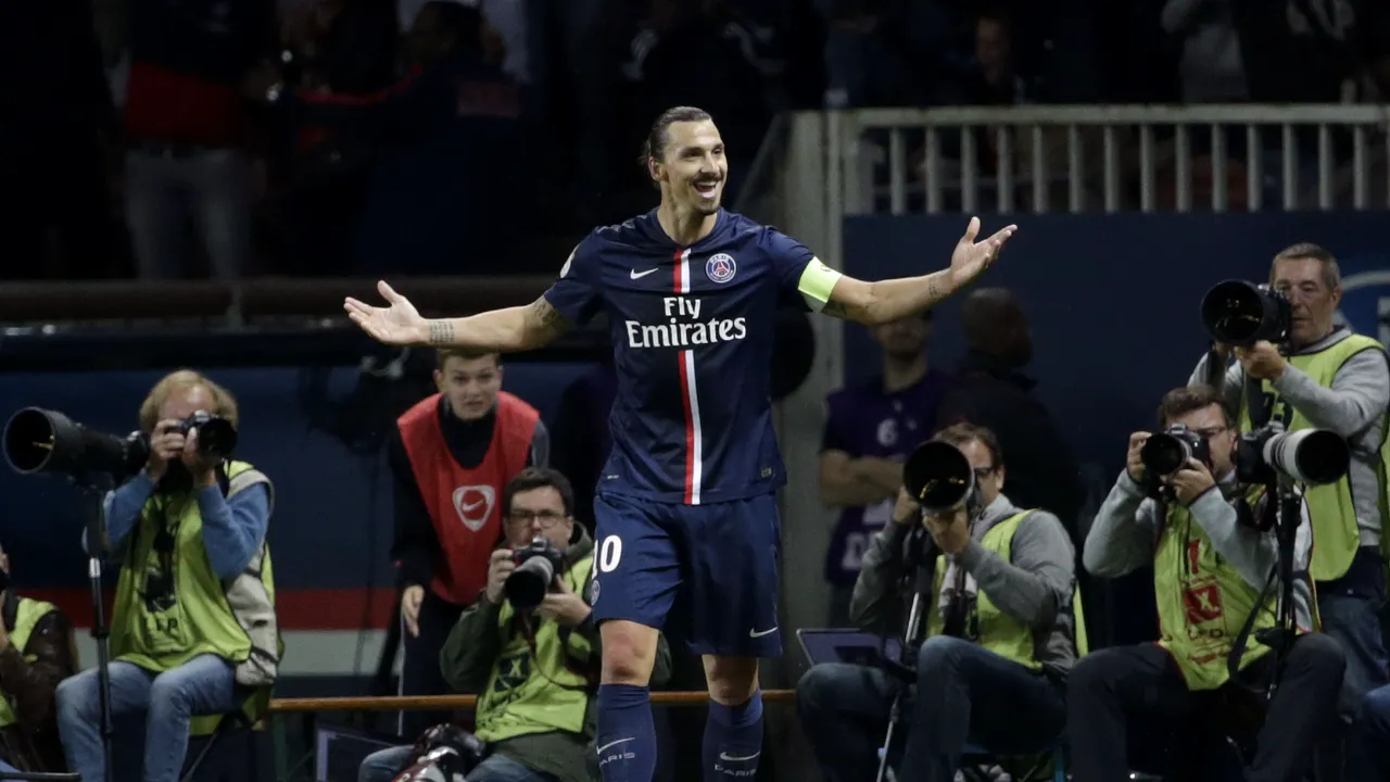 VIDEO | Golul FABULOS înscris de Zlatan Ibrahimovic a făcut ca partida lui PSG să fie întreruptă 10 minute. Ce s-a întâmplat