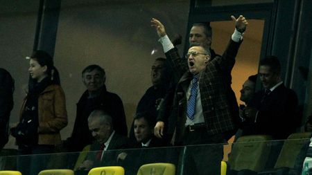 Becali s-a comportat ca un copil la golul Stelei cu Stuttgart: a sărit și a fluturat pumnii în aer!** Motivele "crizei" de bucurie a patronului