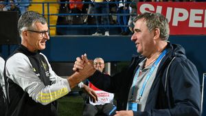 U Cluj a pornit ofensiva pentru transferul titularului de la marea rivală CFR Cluj! Ioan Ovidiu Sabău se luptă cu Gică Hagi pentru semnătura jucătorului. EXCLUSIV