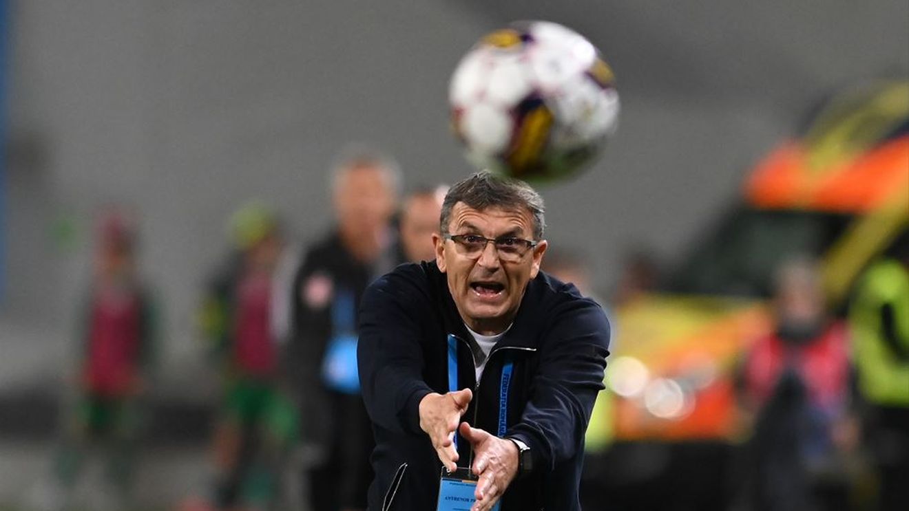 Cifrele nu-l ajută deloc pe Eugen Neagoe. Motivele pro şi contra menţinerii sale la Universitatea Craiova, puse în balanţă şi de Mihai Rotaru. SPECIAL