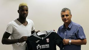 OFICIAL | Astra a transferat un internațional camerunez de la New York Red Bulls