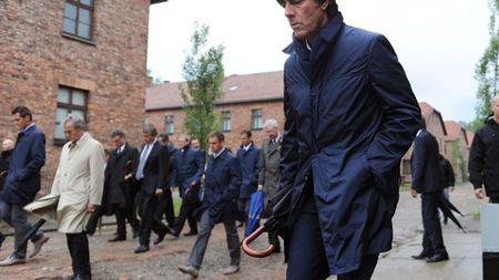 Au vrut să facă un gest responsabil, dar s-au trezit criticați!** Germanii au fost uimiți de reacțiile ce au urmat vizitei de la fostul lagăr Auschwitz