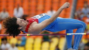 Săritură de vis! Rusul Ukhov, 2,38 m la înălțime, lider mondial al sezonului de sală