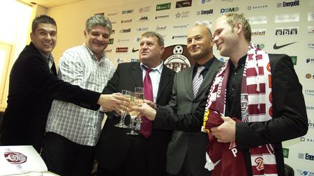 Probleme pentru CFR! Un club FANTOMĂ‚ îl aduce pe Paszkany în fața Justiției!** Jucătorul "vândut" de campioană care nu a mai ajuns niciodată la destinație