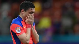 Claudiu Keșeru, desființat de un fost jucător de la FCSB după ce a plâns în hohote. „Nu îmi e milă! Nu știi unde vii? Primești 30.000 de euro pe lună, îți asumi lucrurile astea pentru o așa sumă!”