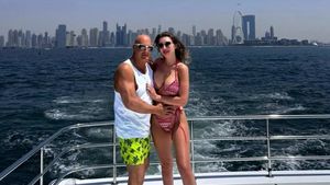 Ce mai face milionarul Arpad Paszkany. Iubita cu 24 de ani mai tânără l-a fotografiat în reședința lor luxoasă din Marbella
