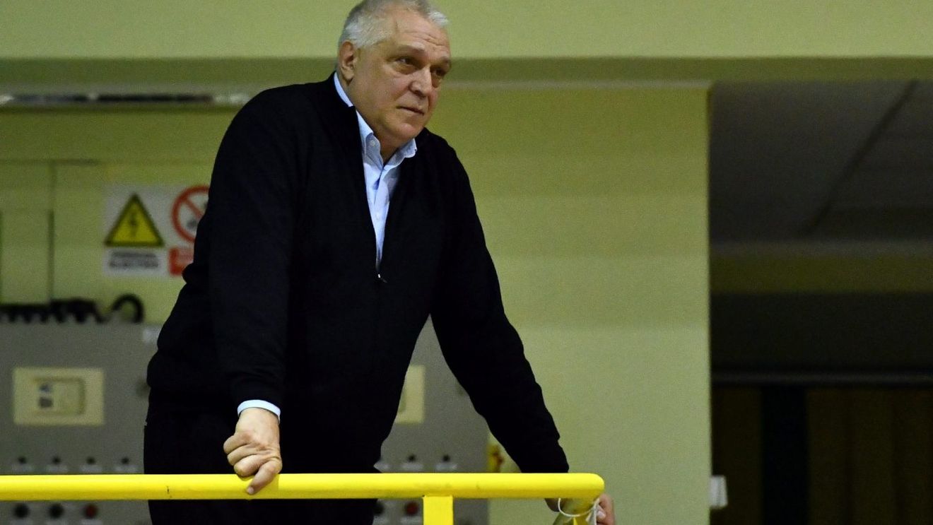Vasile Stîngă, legenda handbalului românesc, le face praf pe jucătoarele din naționala feminină a României U19: „Fetele astea, nu știu abc-ul handbalului”