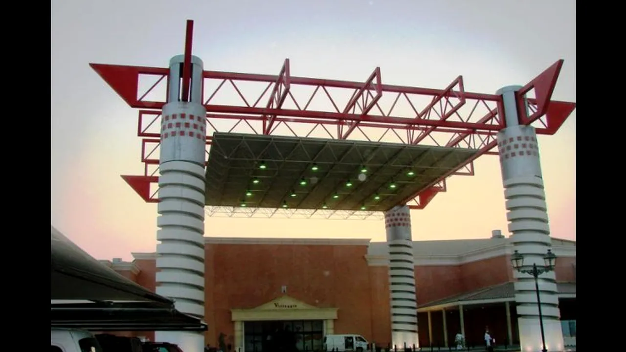 FOTO SPECTACULOS** Mall în formă de San Siro brăzdat de canale navigabile și suveniruri la vânzare cu 10 ani înainte! Așa așteaptă Qatar CM 2022
