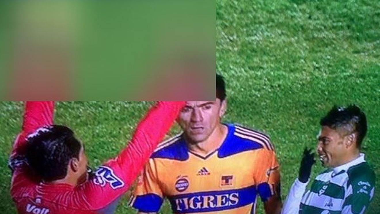 A izbucnit în râs după un meci cu trei eliminări directe! FOTO** Așa ceva nu s-a pomenit pe un teren de fotbal: ce crezi că arată arbirtrul