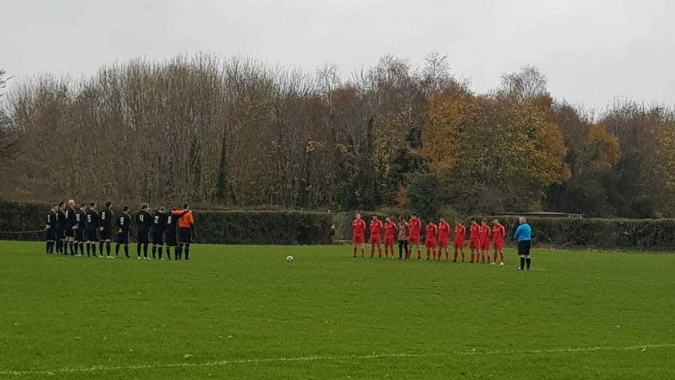 Premieră în istoria fotbalului! Au înscenat moartea unui jucător pentru a amâna un meci, au fost crezuți, fotbalistul a fost omagiat pe toate stadioanele, dar adevărul a ieșit la iveală. Reacția mijlocașului: "Știam că se va întâmpla ceva"