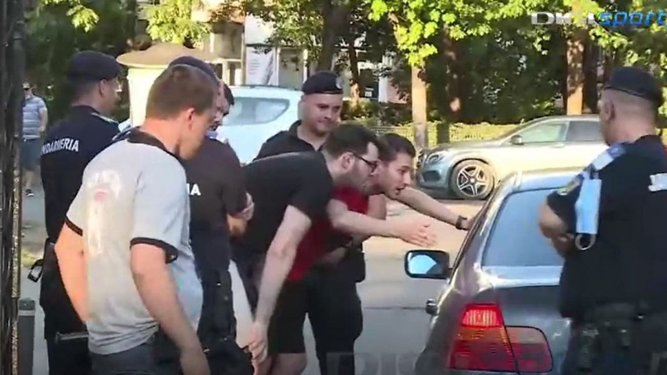 S-a umplut paharul și pentru suporteri! Fanii nu mai acceptă dezastrul de la Dinamo și au luat cu asalt stadionul! Ce jucător a fost luat la rost | FOTO