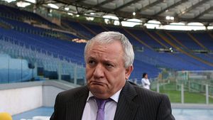 Porumboiu, deranjat de ultimele evenimente de la Vaslui: "Dacă nu se prezintă cu Steaua, nu voi mai fi degajat. Unii au luat bani în avans pe doi ani"