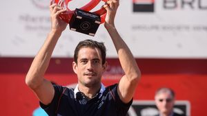 BRD Năstase Țiriac Trophy | Spaniolul Garcia Lopez, noul campion al turneului de la București, după 7-6 (5), 7-6 (11) cu cehul Jiri Vesely. Campionul "tiebreak" îndrăgostit de România a luat caimacul ediției aniversare: 20 de ani de regal pe zgură
