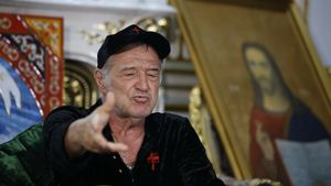 Gigi Becali a făcut transferul în direct, la TV. L-a cedat pe fotbalist invitatului din platou: „Se driblează singur”