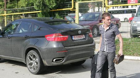 Statul pe bară te face să uiți regulamentul!** Vezi o nouă "perlă" a lui Mitea, după ce a marcat primul gol în 4 ani