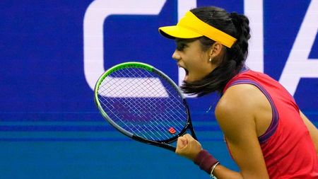 A vrut să o „ucidă" din priviri! Ce nu s-a văzut la TV în semifinala fabuloasă dintre Emma Răducanu și Maria Sakkari de la US Open | FOTO